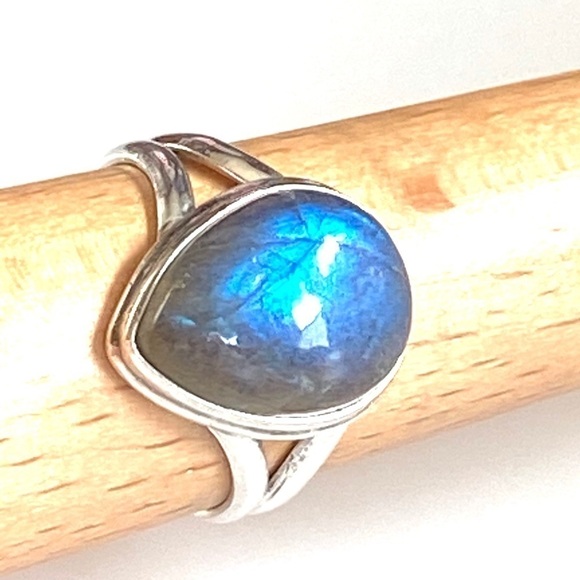 Labradorite Sterling 925 Ring Size 9 Artisan Flaw chip on the side - Picture 1 of 16
